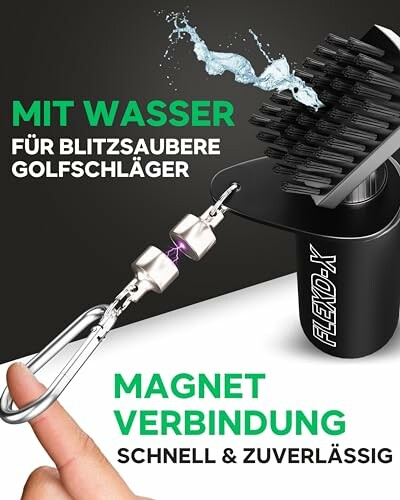 Golfschläger-Reinigungswerkzeug mit Magnetverbindung und Wasser.
