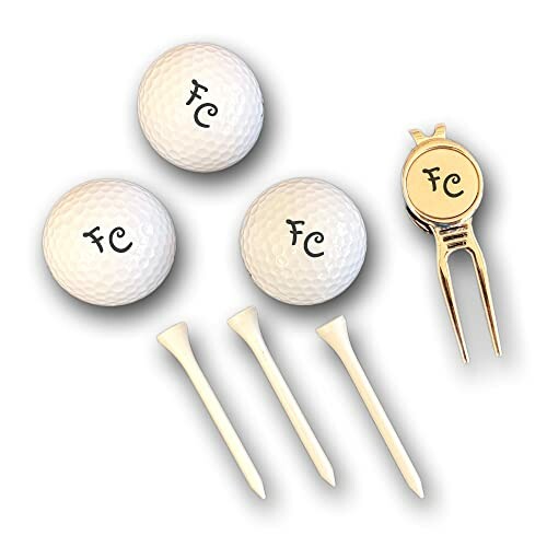 Golfset mit Bällen, Tees und Pitchgabel.