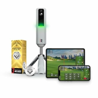 Golf-Simulator-Set mit Sensor, Golfbällen und mobilen Geräten